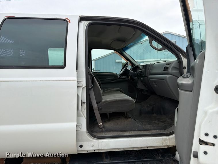 image for item FC3284 2004 Ford F650 Super Duty Crew Cab flatbed truck