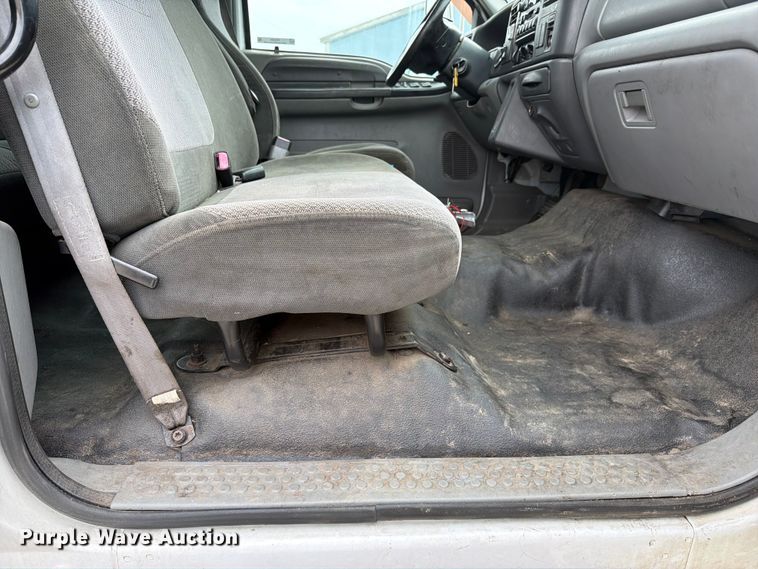 image for item FC3284 2004 Ford F650 Super Duty Crew Cab flatbed truck