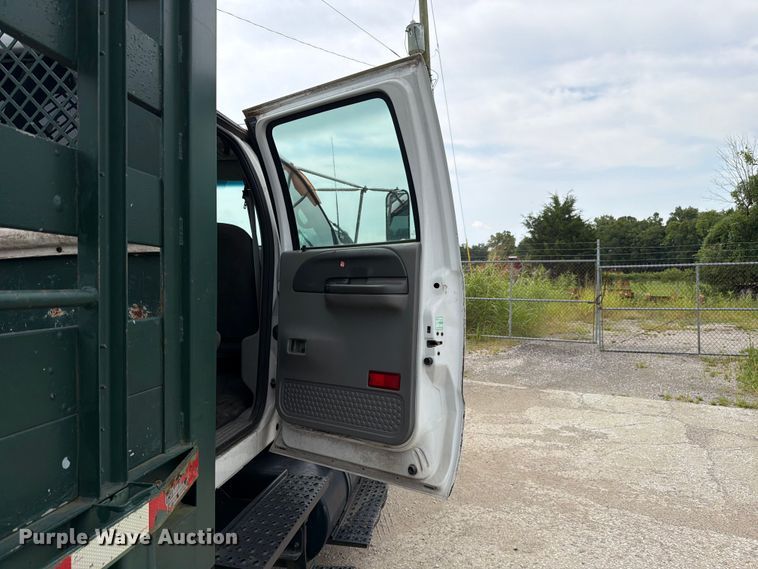 image for item FC3284 2004 Ford F650 Super Duty Crew Cab flatbed truck
