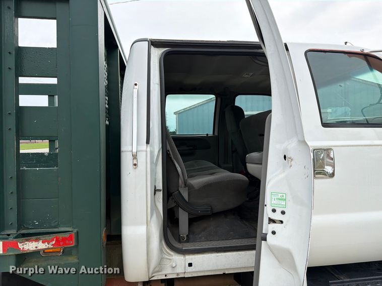 image for item FC3284 2004 Ford F650 Super Duty Crew Cab flatbed truck