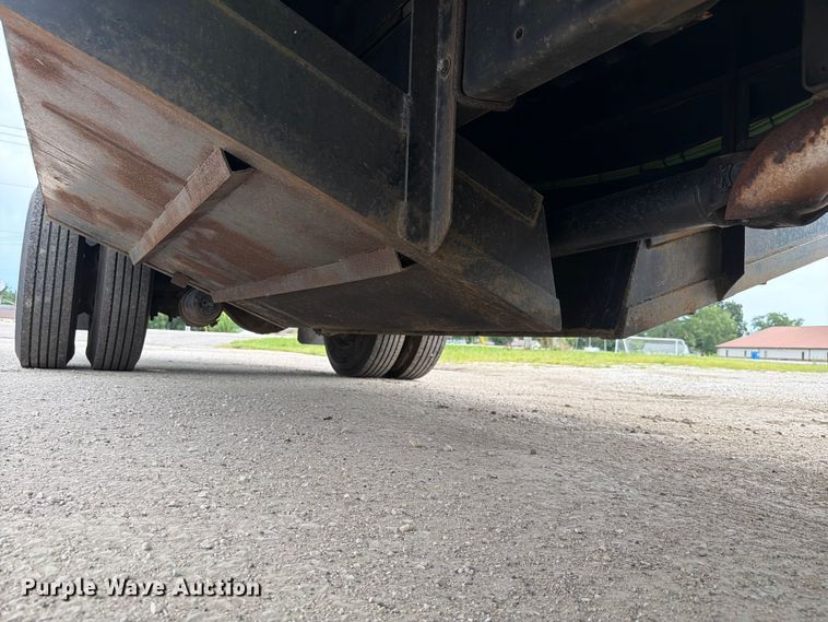 image for item FC3284 2004 Ford F650 Super Duty Crew Cab flatbed truck