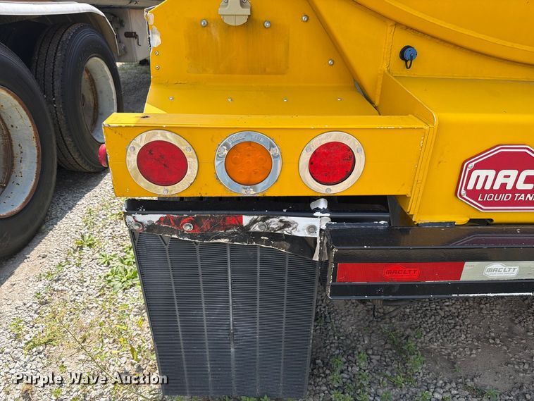 image for item FC3328 2018 MAC 406 fuel trailer