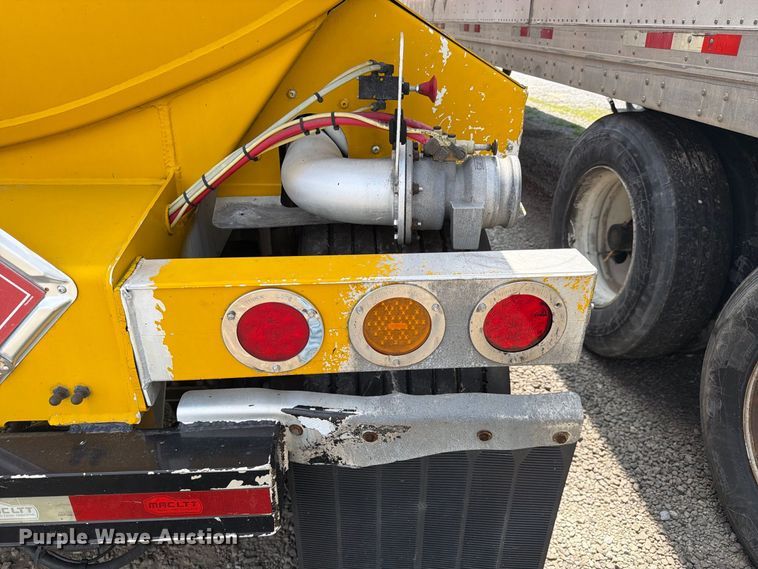 image for item FC3328 2018 MAC 406 fuel trailer