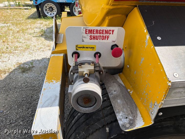 image for item FC3328 2018 MAC 406 fuel trailer