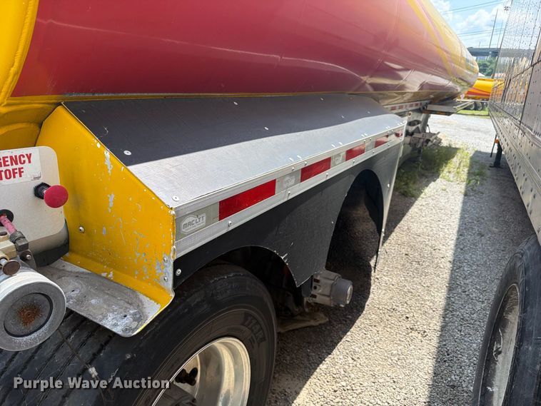 image for item FC3328 2018 MAC 406 fuel trailer