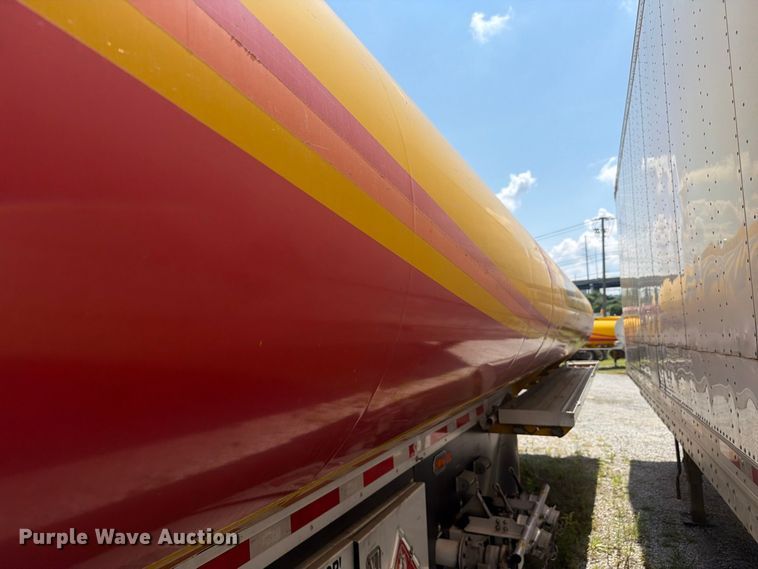 image for item FC3328 2018 MAC 406 fuel trailer