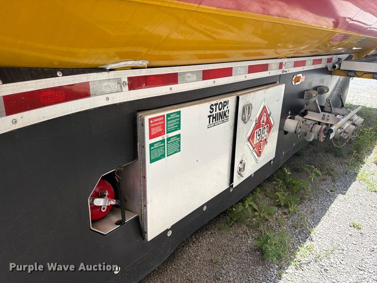 image for item FC3328 2018 MAC 406 fuel trailer