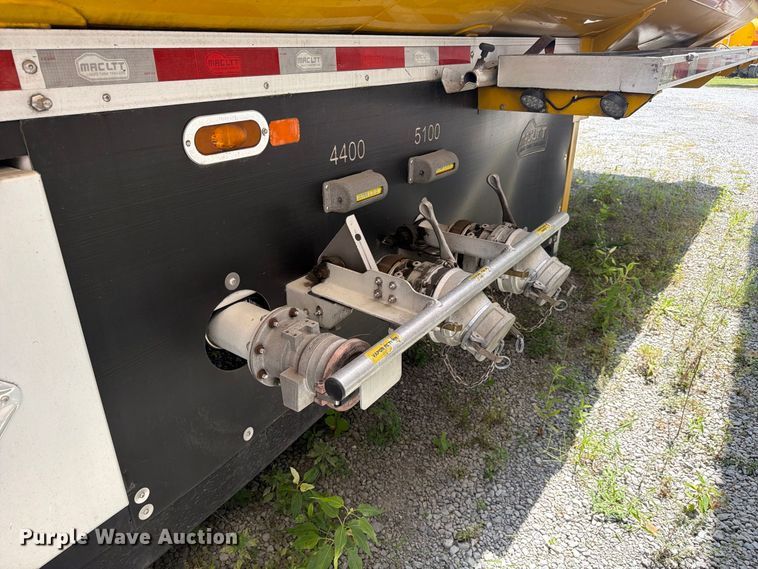 image for item FC3328 2018 MAC 406 fuel trailer