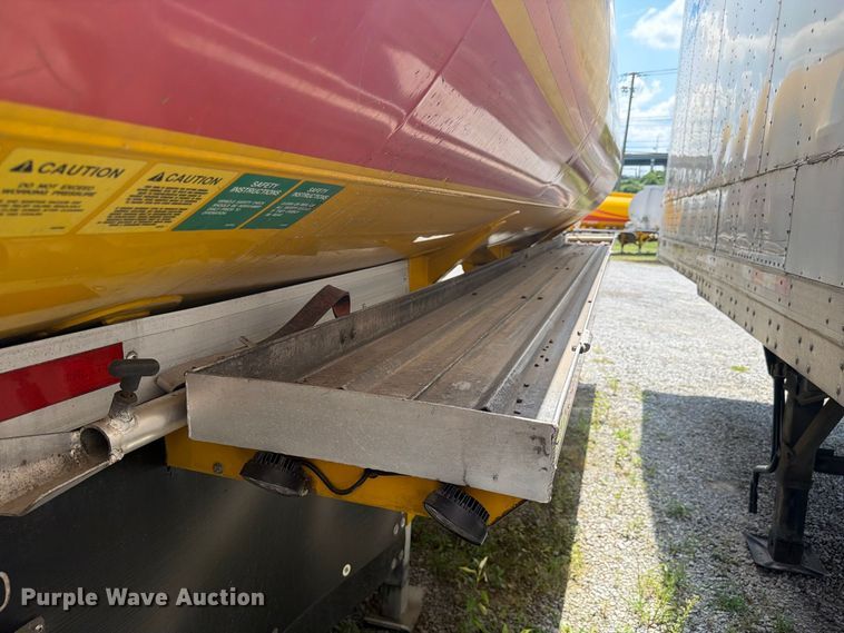 image for item FC3328 2018 MAC 406 fuel trailer