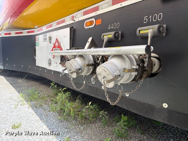image for item FC3328 2018 MAC 406 fuel trailer
