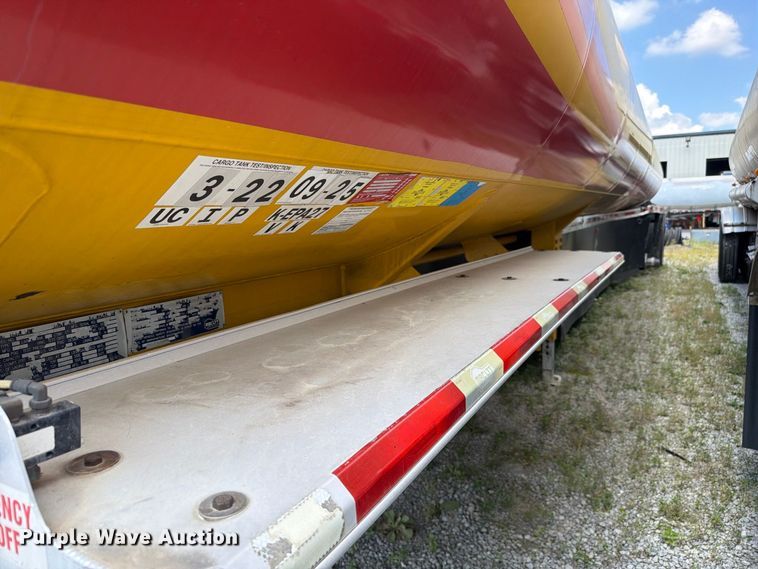 image for item FC3328 2018 MAC 406 fuel trailer