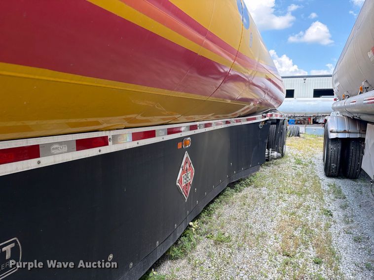 image for item FC3328 2018 MAC 406 fuel trailer
