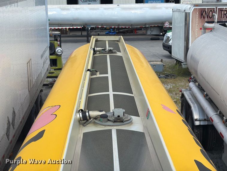 image for item FC3328 2018 MAC 406 fuel trailer