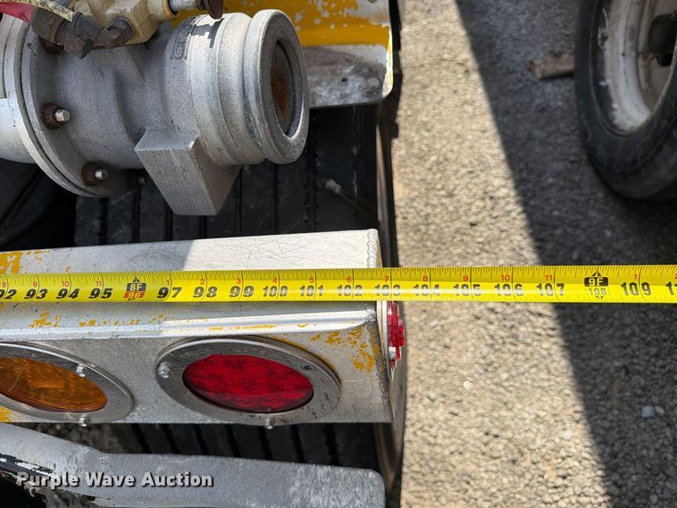 image for item FC3328 2018 MAC 406 fuel trailer