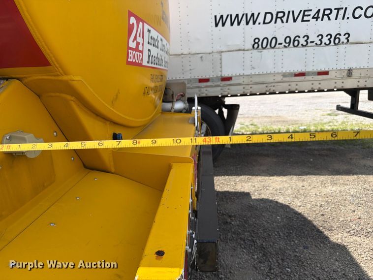 image for item FC3328 2018 MAC 406 fuel trailer