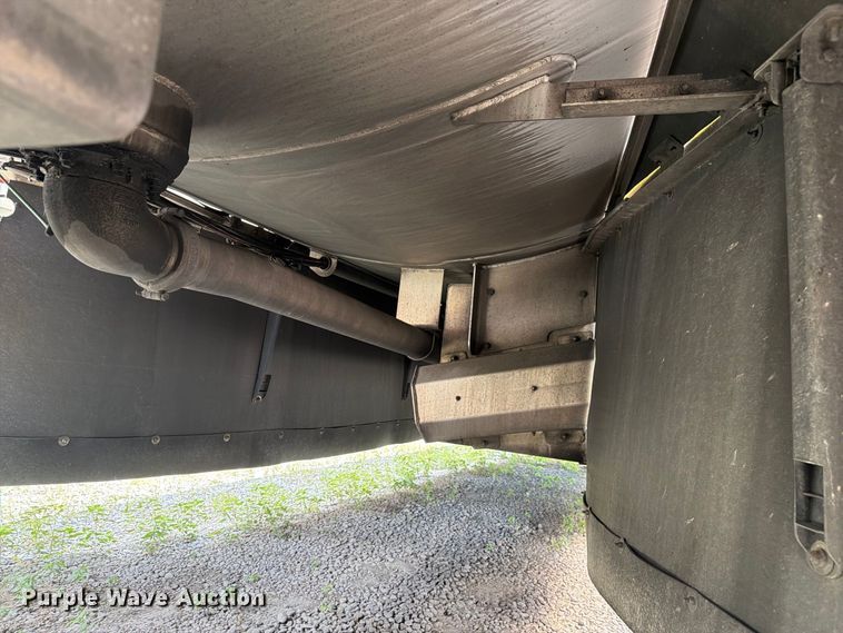 image for item FC3328 2018 MAC 406 fuel trailer