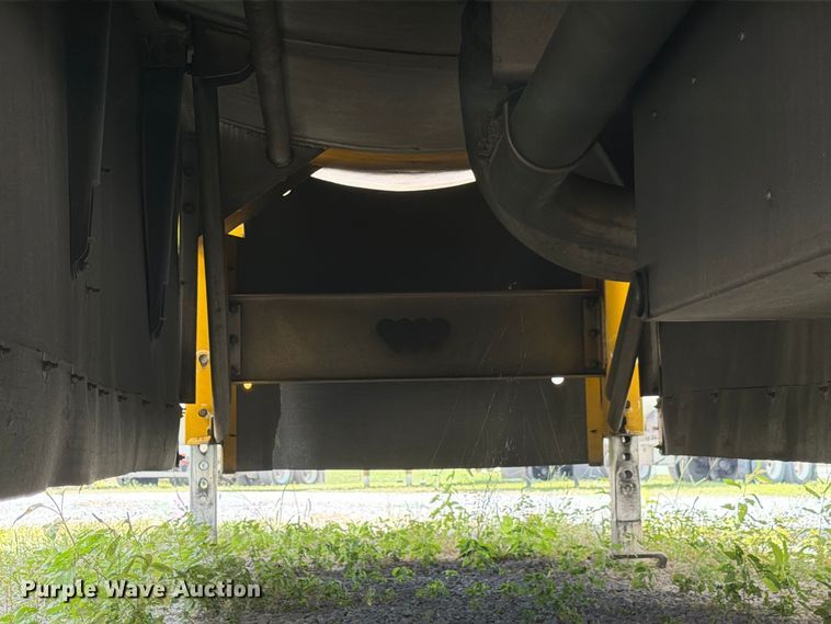 image for item FC3328 2018 MAC 406 fuel trailer