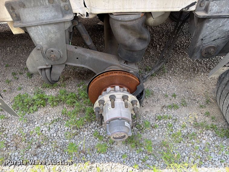 image for item FC3328 2018 MAC 406 fuel trailer