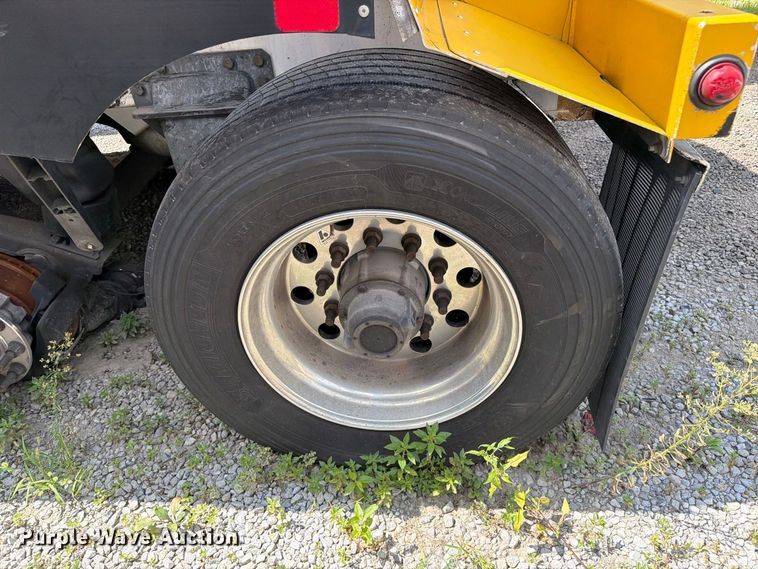 image for item FC3328 2018 MAC 406 fuel trailer