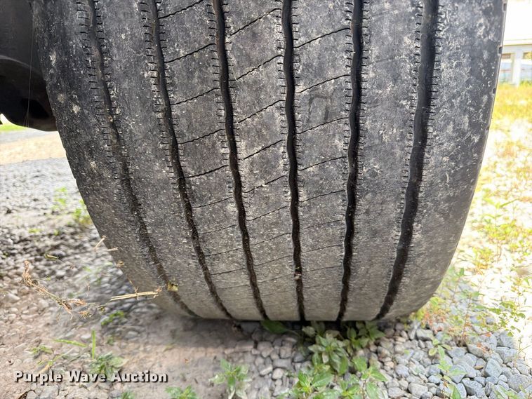 image for item FC3328 2018 MAC 406 fuel trailer