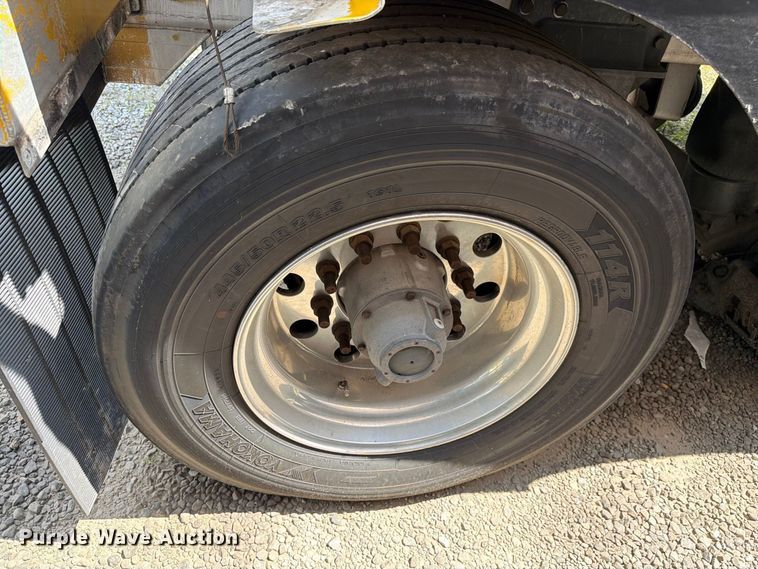 image for item FC3328 2018 MAC 406 fuel trailer
