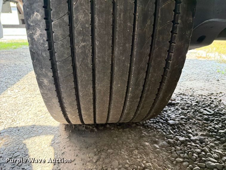 image for item FC3328 2018 MAC 406 fuel trailer