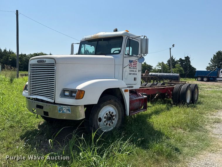 1997 Freightliner FLD120 truck cab and chassis