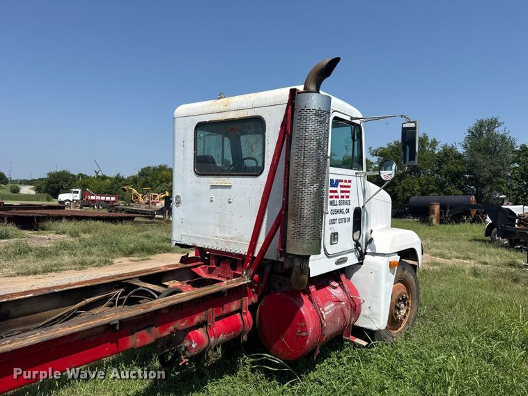 image for item FC4034 1997 Freightliner FLD120 truck cab and chassis