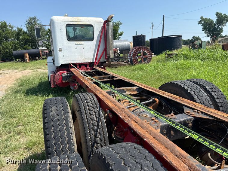 image for item FC4034 1997 Freightliner FLD120 truck cab and chassis