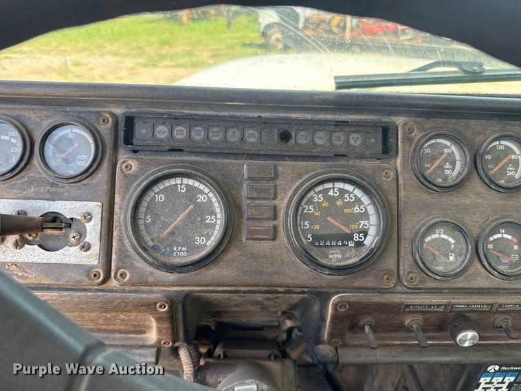 image for item FC4034 1997 Freightliner FLD120 truck cab and chassis