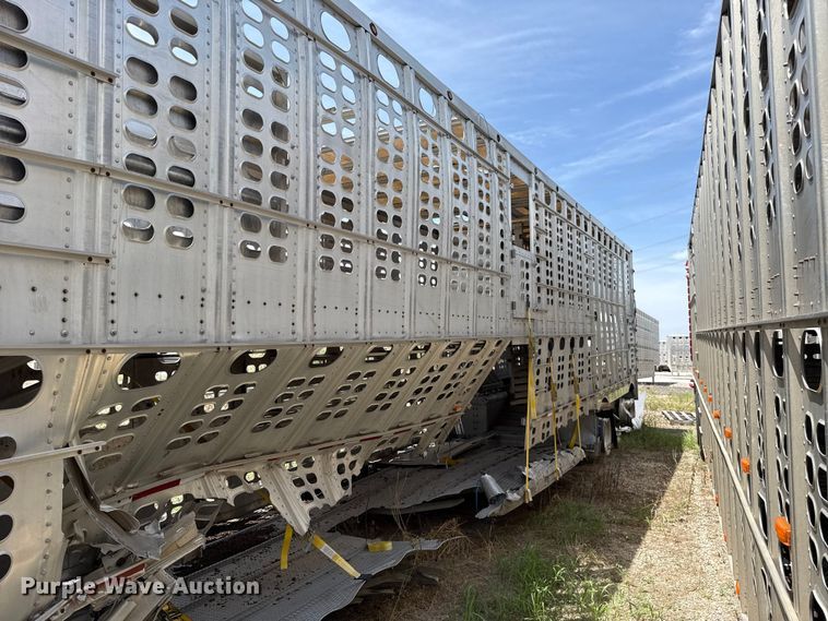 image for item FC4066 2007 Wilson PSDCL-402BH livestock trailer