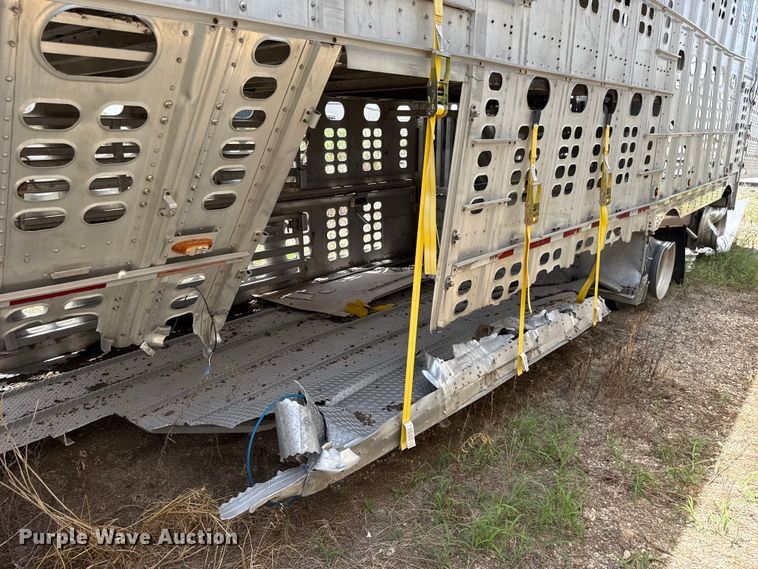 image for item FC4066 2007 Wilson PSDCL-402BH livestock trailer