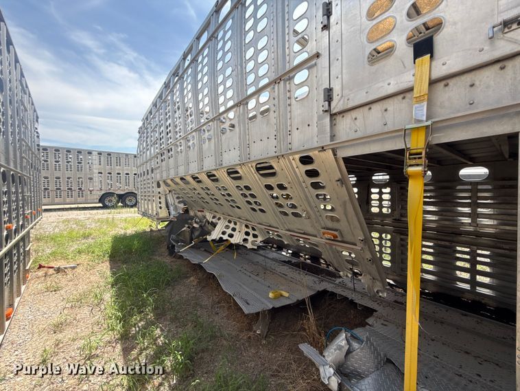 image for item FC4066 2007 Wilson PSDCL-402BH livestock trailer