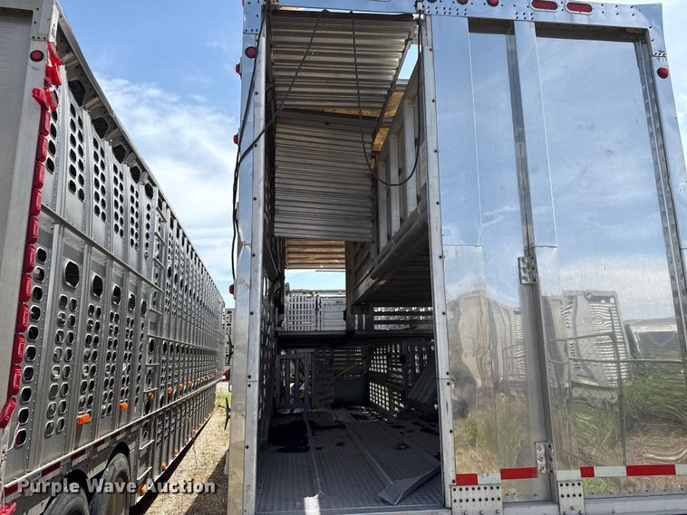 image for item FC4066 2007 Wilson PSDCL-402BH livestock trailer