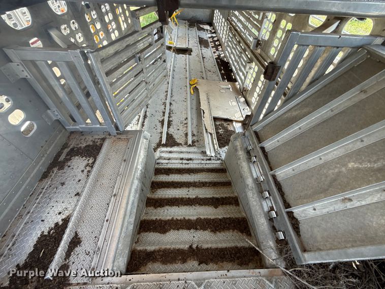 image for item FC4066 2007 Wilson PSDCL-402BH livestock trailer