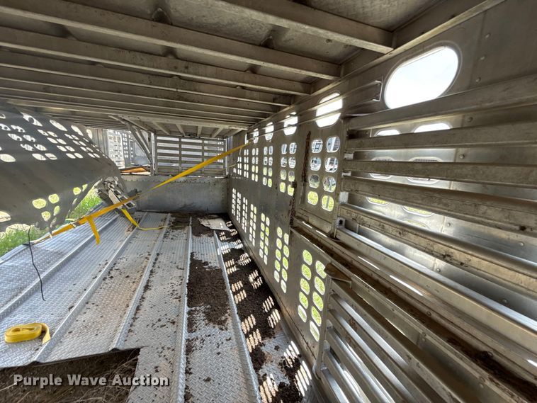 image for item FC4066 2007 Wilson PSDCL-402BH livestock trailer