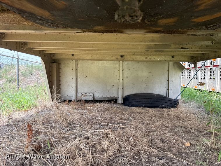 image for item FC4066 2007 Wilson PSDCL-402BH livestock trailer