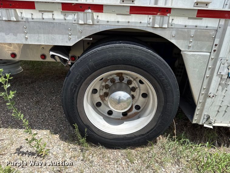 image for item FC4066 2007 Wilson PSDCL-402BH livestock trailer