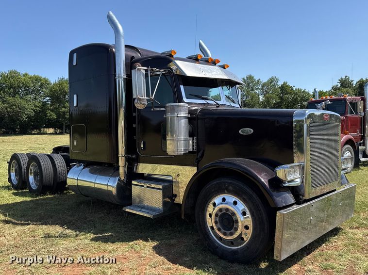 image for item FC4203 2000 Peterbilt 378 semi truck