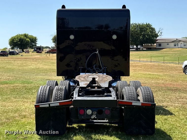 image for item FC4203 2000 Peterbilt 378 semi truck