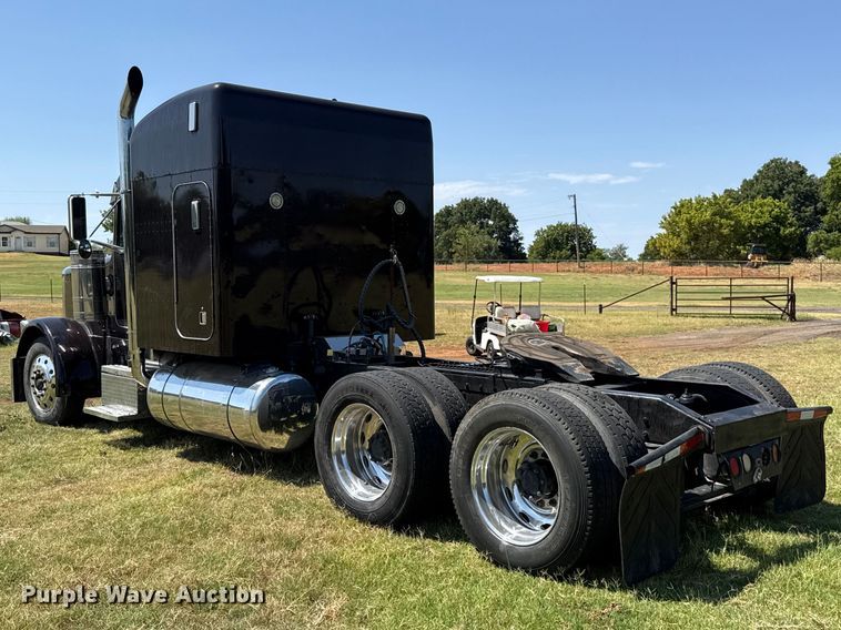 image for item FC4203 2000 Peterbilt 378 semi truck
