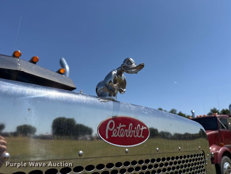image for item FC4203 2000 Peterbilt 378 semi truck