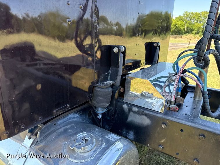 image for item FC4203 2000 Peterbilt 378 semi truck