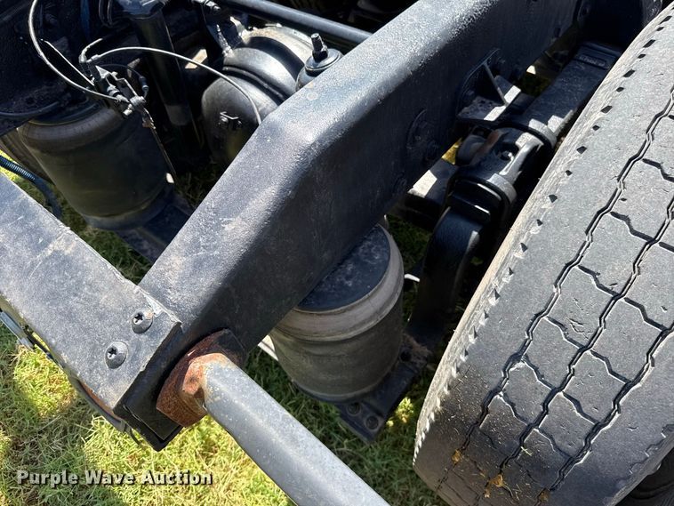 image for item FC4203 2000 Peterbilt 378 semi truck