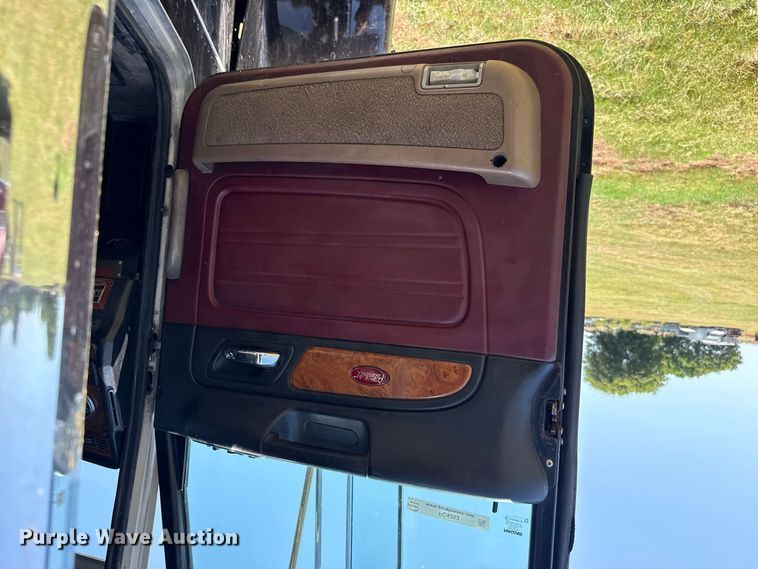 image for item FC4203 2000 Peterbilt 378 semi truck