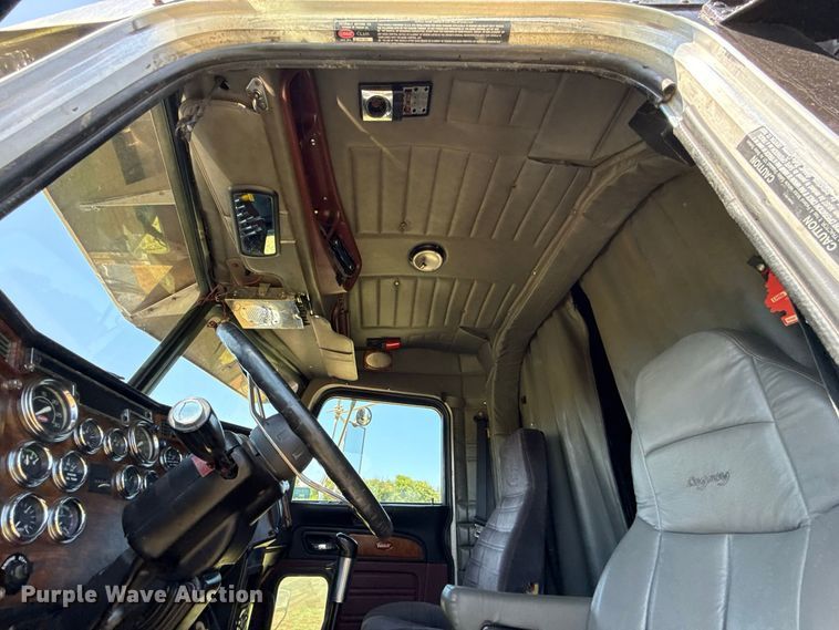 image for item FC4203 2000 Peterbilt 378 semi truck