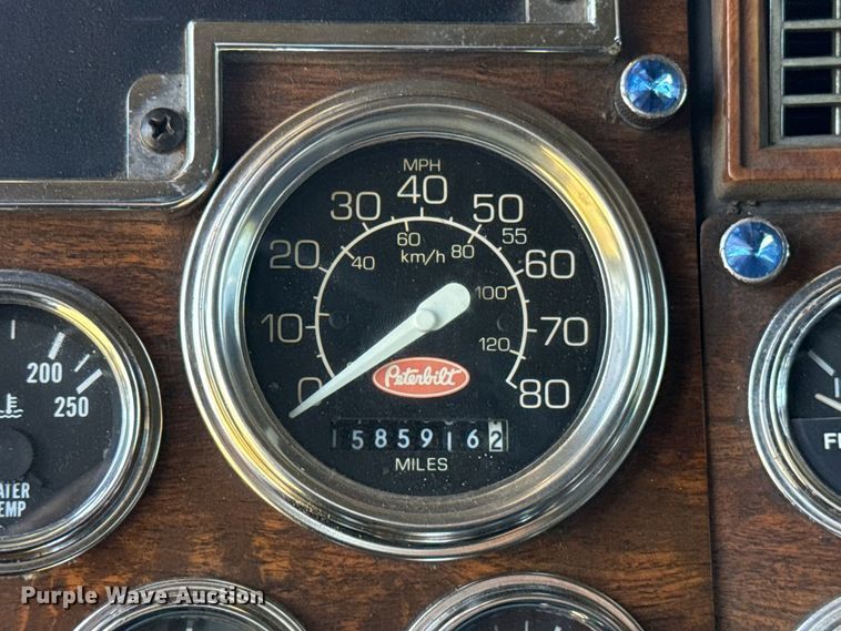 image for item FC4203 2000 Peterbilt 378 semi truck
