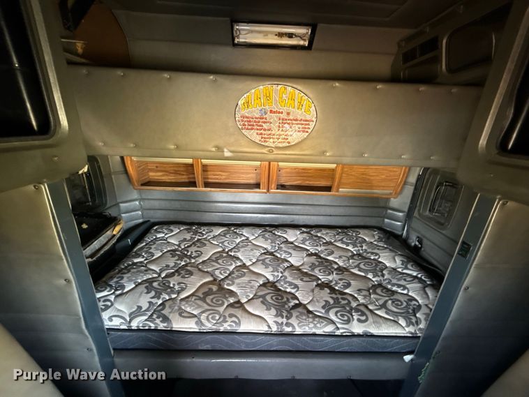 image for item FC4203 2000 Peterbilt 378 semi truck