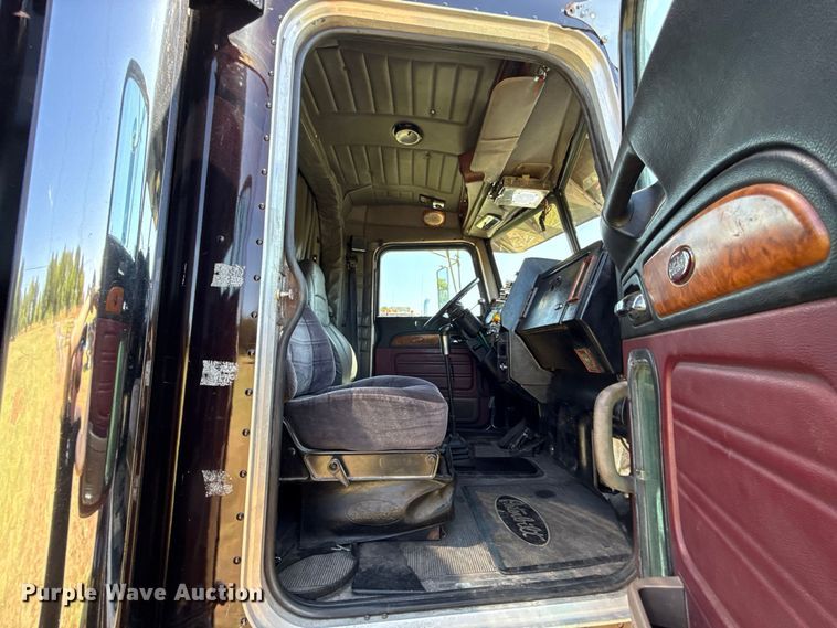image for item FC4203 2000 Peterbilt 378 semi truck