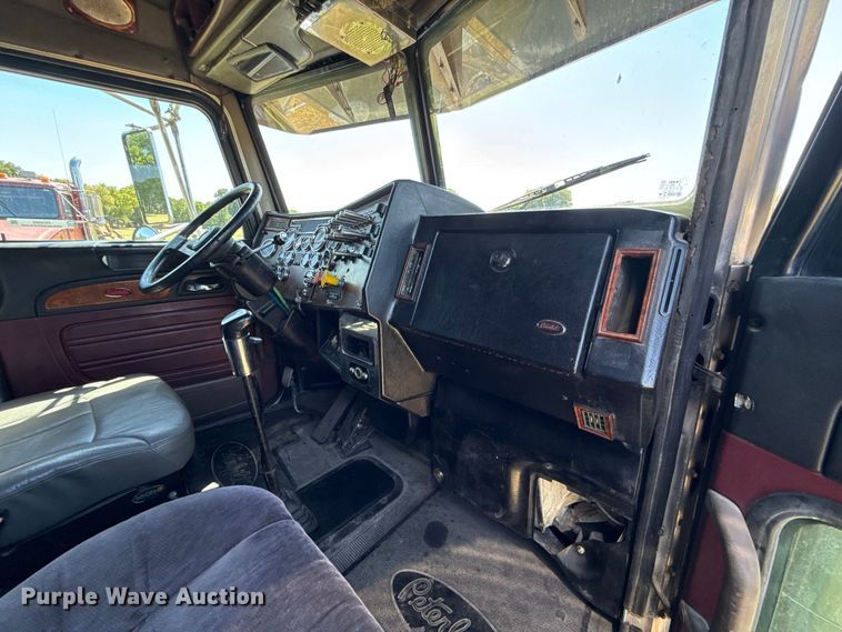 image for item FC4203 2000 Peterbilt 378 semi truck